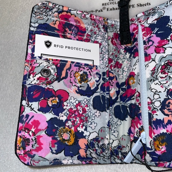 New! Vera Bradley Ultralight RFID Small Bifold Wallet Black/Exuberant Floral🌸 - Picture 9 of 13